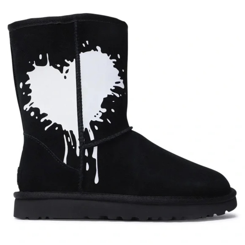 UGG Classic Short Graphic Boot